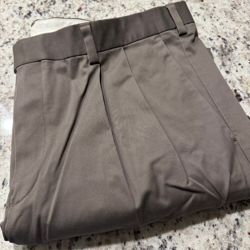 Men's Roundtree & Yorke Gray Slacks